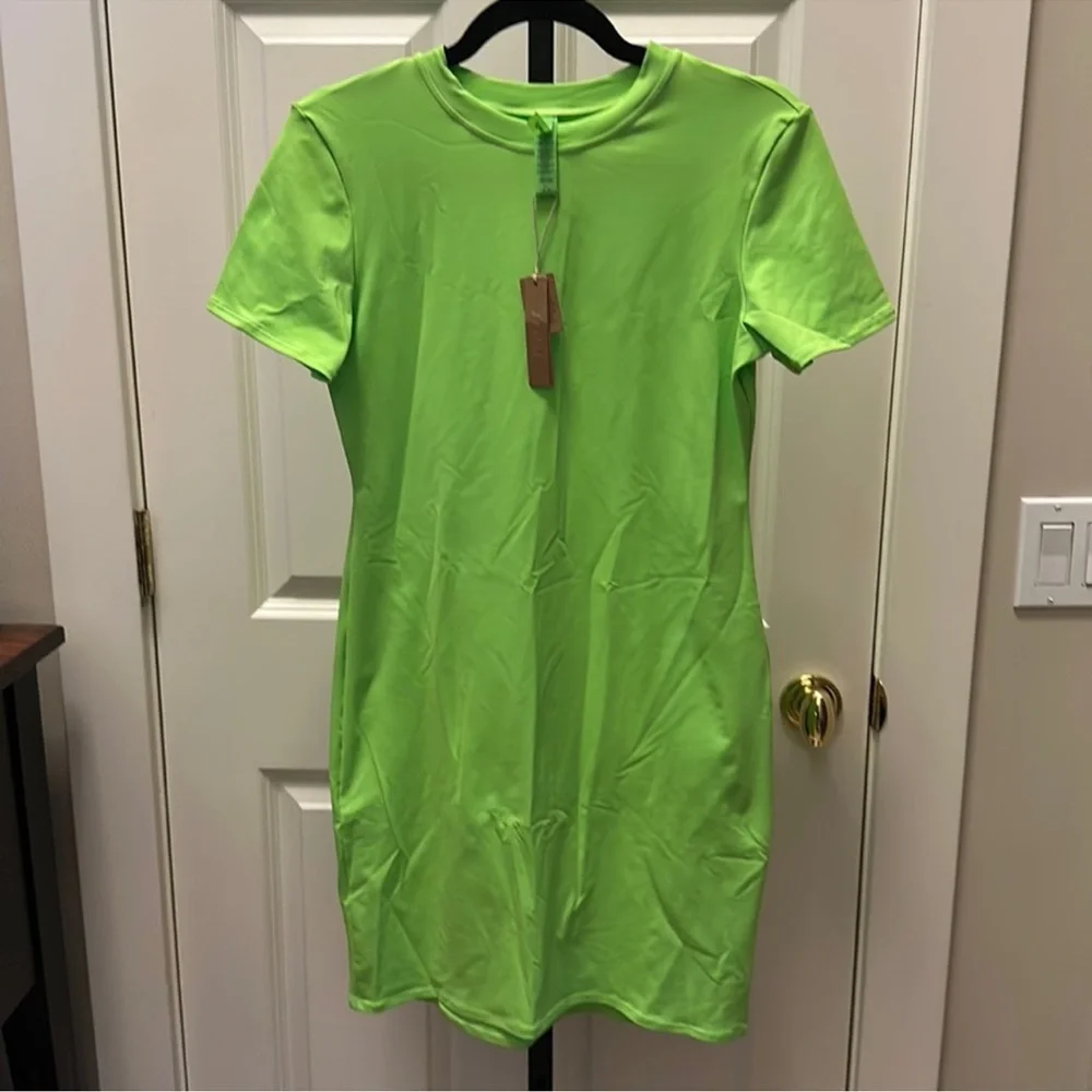 NWT SKIMS Signature Swim T-Shirt Dress Neon Green. Size XL - Picture 4 of 8